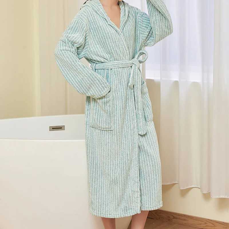 Unisex Autumn Stripe Bathrobe Hooded Coral Fleece Pink Grey Thicken Bath Robe Night Cozy Sleepwear Women Home Bathroom Clothes C251202
