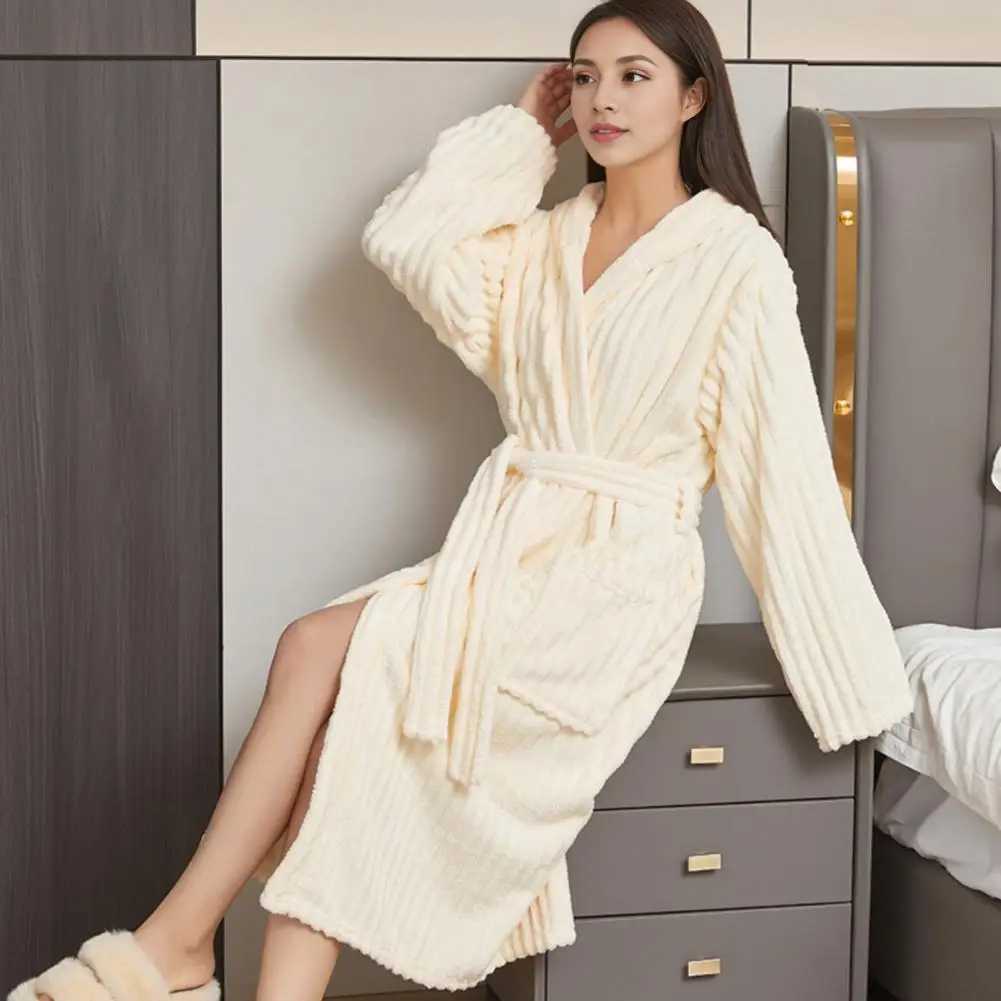 Fleece Robe Cozy Sherpa Hooded Robe with Pockets Belt Plush Fleece Spa Bathrobe for Women Warm Nightgown for Winter Comfort C251202