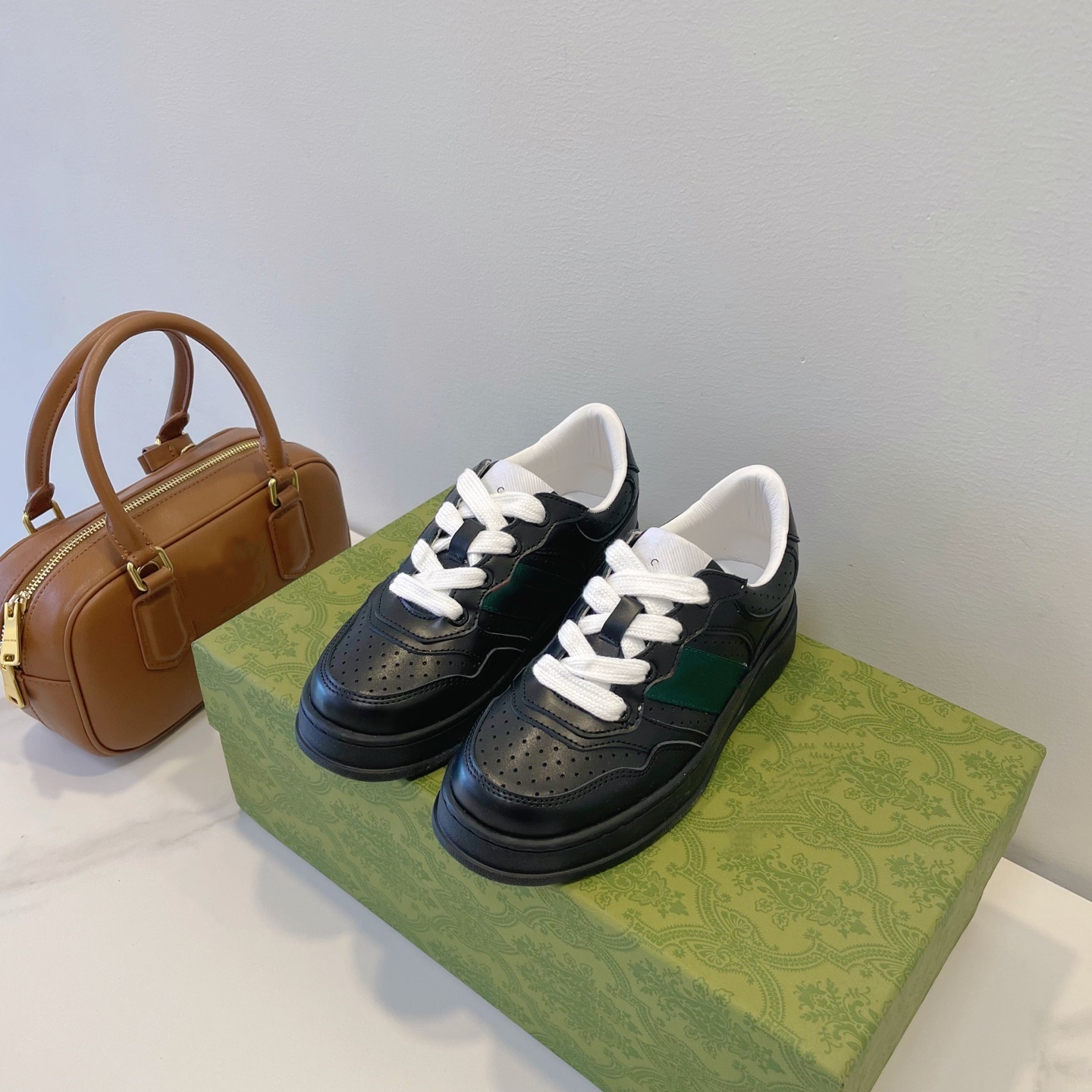 kids designer shoes four Seasons Style models Letter print C Cowhide shoe upper high elasticity foot pads are comfortable fashionable and casual Biscuit shoes AAA
