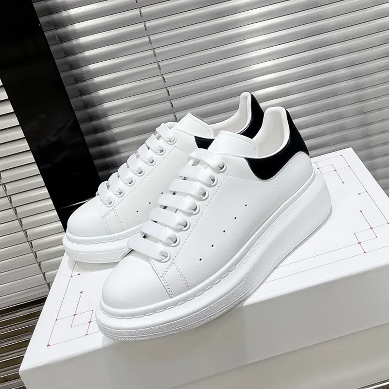Designer sneakers oversized Tainers mcqueenn shoes men casual Shoes Fashion leather men women Sneaker Red Pink Glitter White Black Sole Women Men size 35-45 85