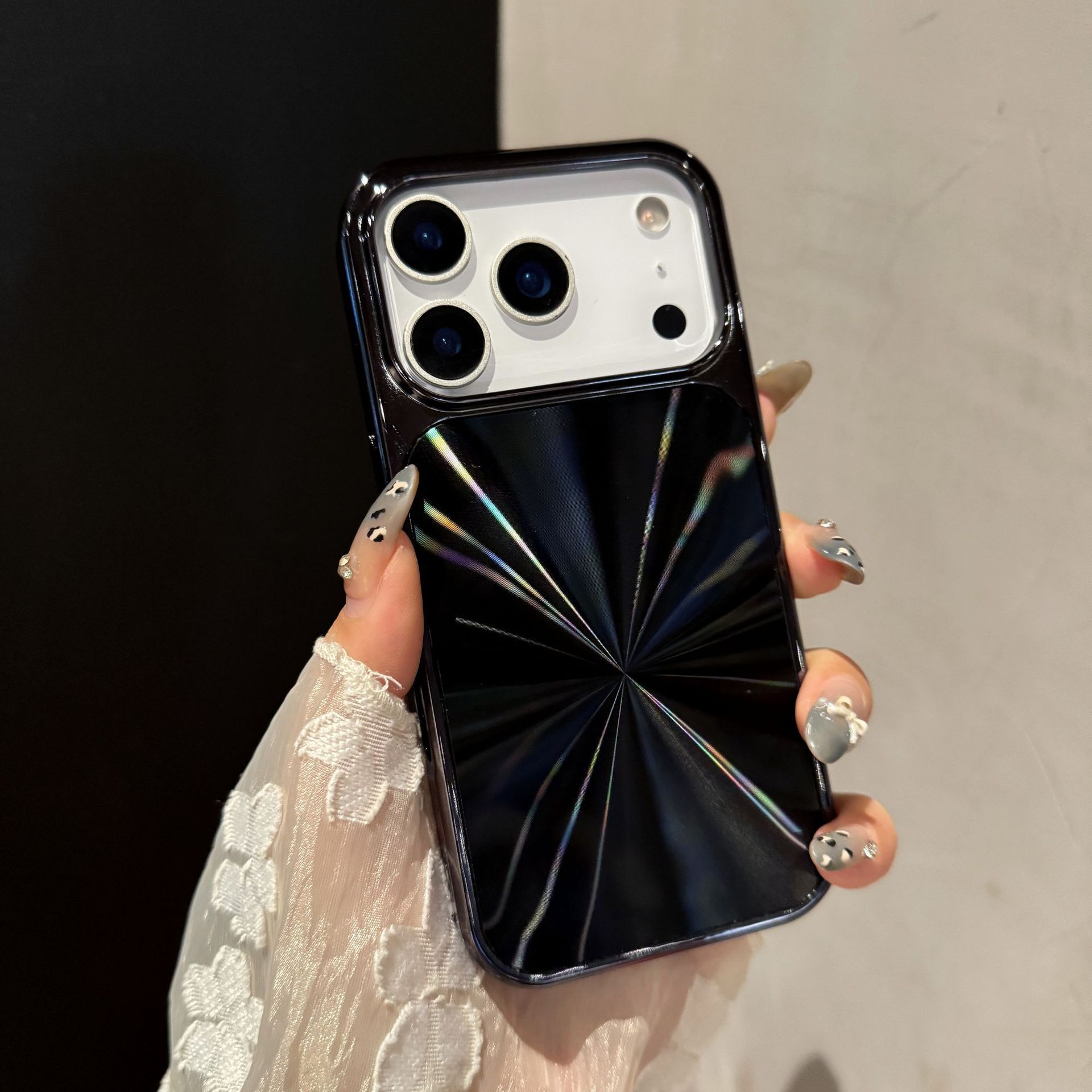 Large Hole Laser Phone Case iPhone 17 Pro Max Compatible with Apple 16/15/14 Pro High-end Feel Electroplated Case