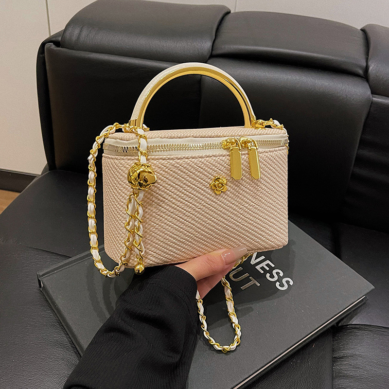Luxury elegant Women's 2025 New Retro Matte Handheld Box Bag with Chic Quilted Pattern Chain Crossbody Versatile Shoulder Bag Free Shipping