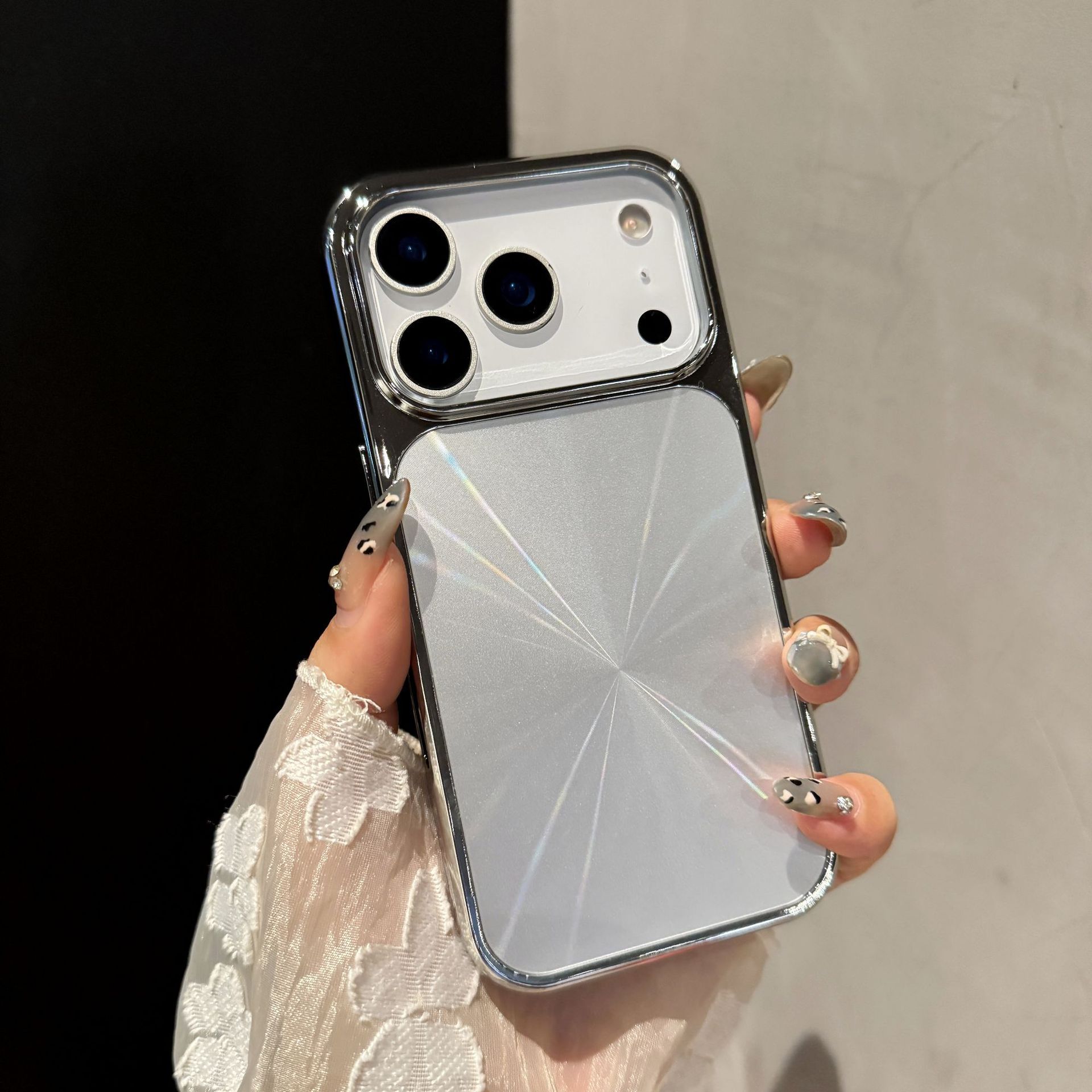 Large Hole Laser Phone Case iPhone 17 Pro Max Compatible with Apple 16/15/14 Pro High-end Feel Electroplated Case
