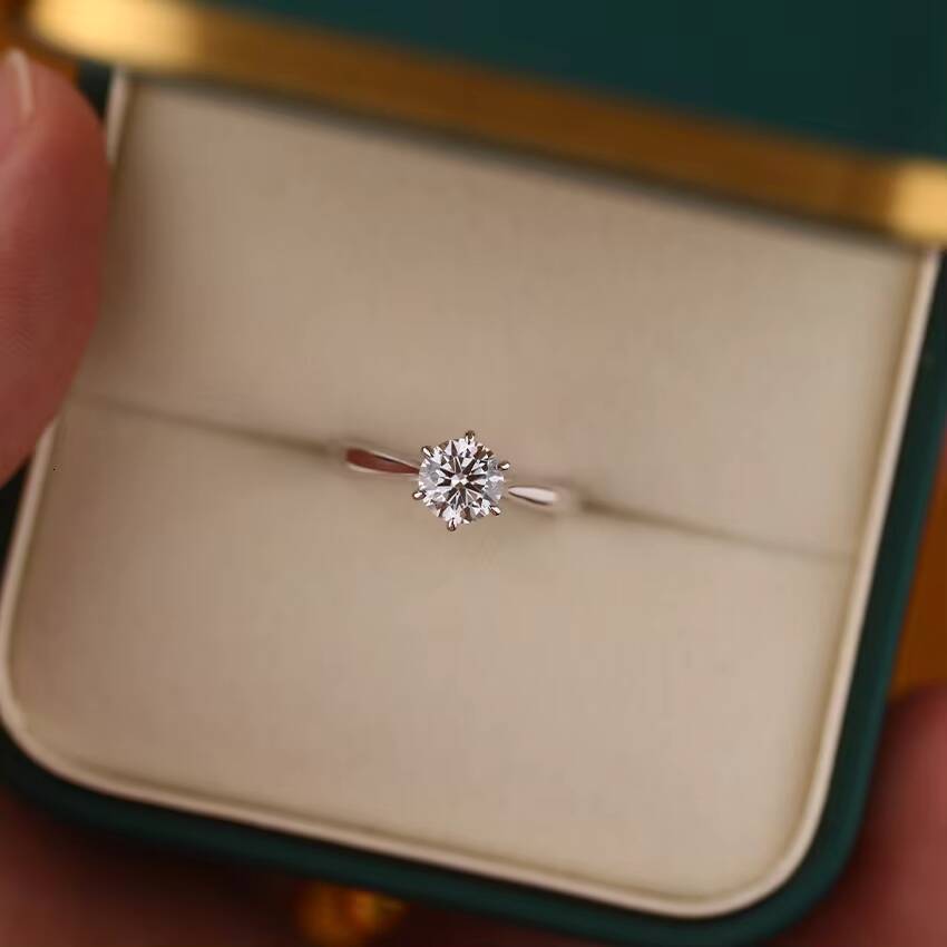 Customizable 18K Gold Laboratory Diamond Ring Round-cut Diamond Ring for Womens Wedding Engagement Ring for Women