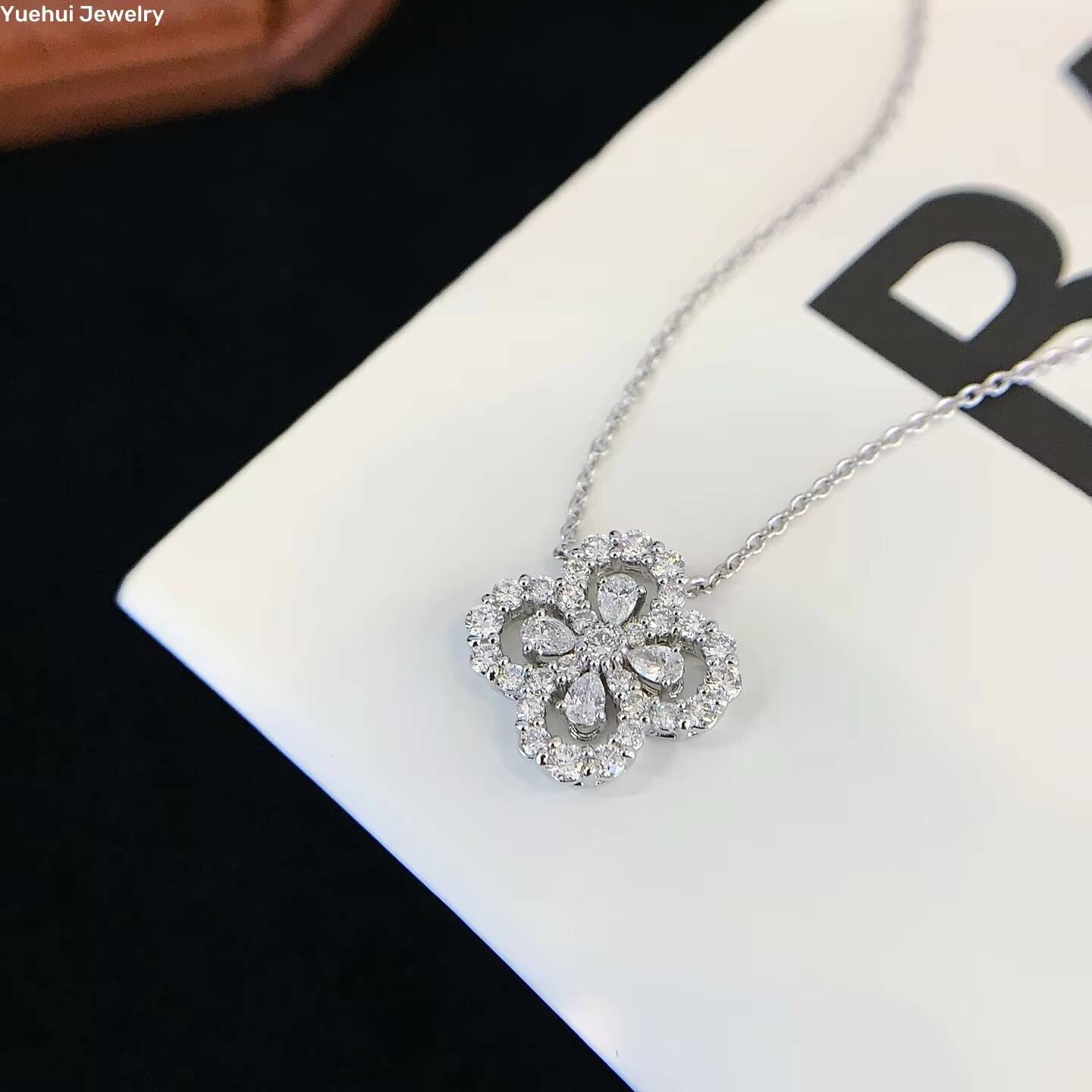 Classic Style Rhodium Plating Four Leaf Clover Design 18k Solid Gold Lab Grown Diamond Pendant Necklace for Womens Gift