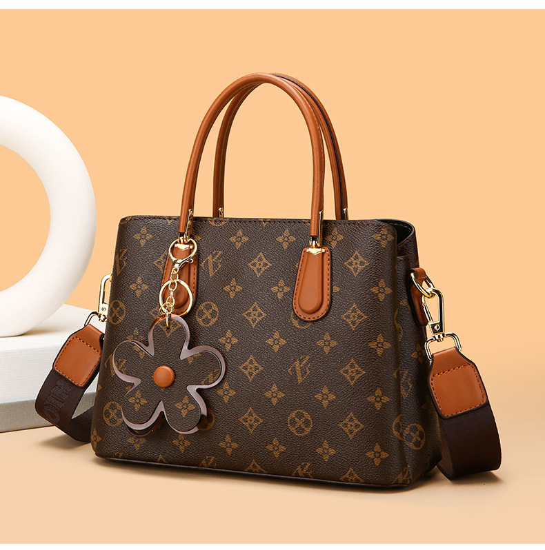 2025 new versatile trend retro temperament handbag can be shoulder bag high-end texture four-season women's bag