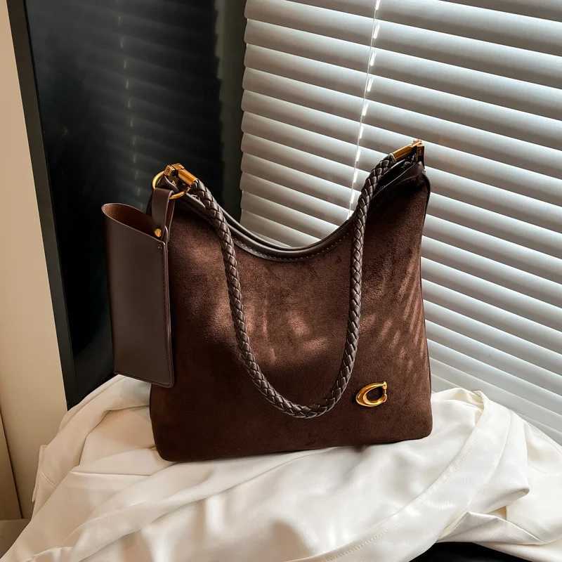 Designer 2025 Vintage Suede Mellow Shoulder Purse for Women Spacious Commuter Crossbody Minimalist Day-to-Night Bag Y251201