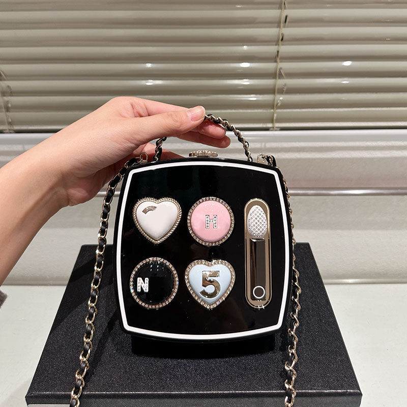 Ladies Designer Lovely Mini Makeup Bag Evening Case with Metal Handle Colorful Heart Diamonds Letters Decoration Golden Matelasse Chain Crossbody Purse 13cm