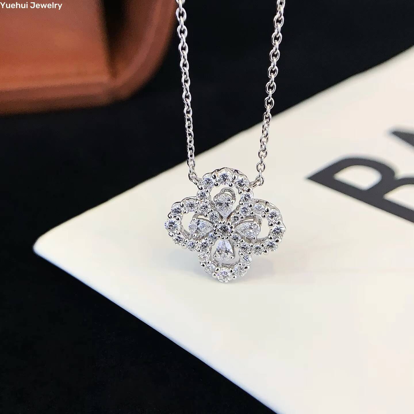 Classic Style Rhodium Plating Four Leaf Clover Design 18k Solid Gold Lab Grown Diamond Pendant Necklace for Womens Gift