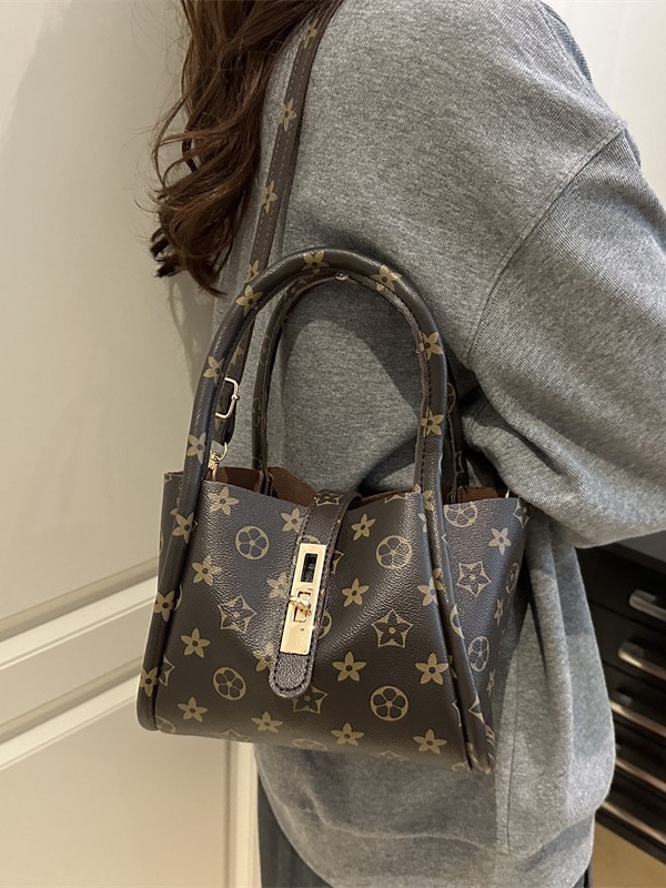 Bestselling Designer's new women's bucket bag fashionable retro versatile large capacity printed shoulder bag crossbody bag black coffee fre