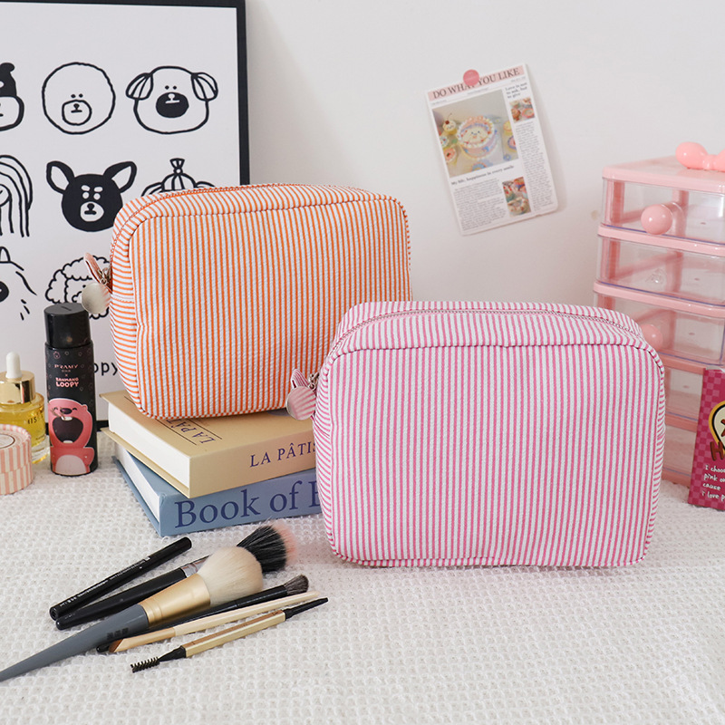 OM225M Master Quality Cosmetic Bag for Women