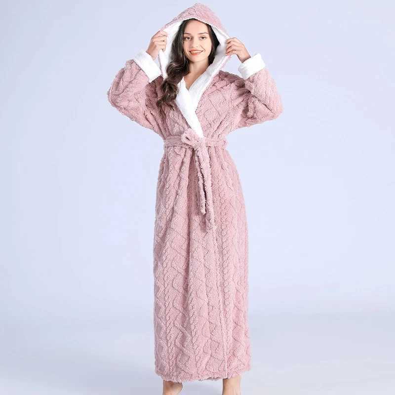 Loose Long Thick Bath Robe Hooded Winter Thick Women Bathrobe Flannel Terry Warm Comfortable Sleepwear for Female Dressing Gown C251202