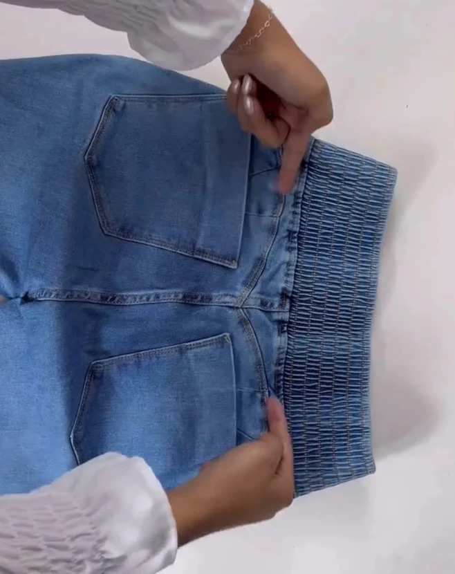 Fashionable Womens Jeans Back Shirred Button Front High Waist Jeans Temperament Commuting Casual Comfortable Jeans 251201