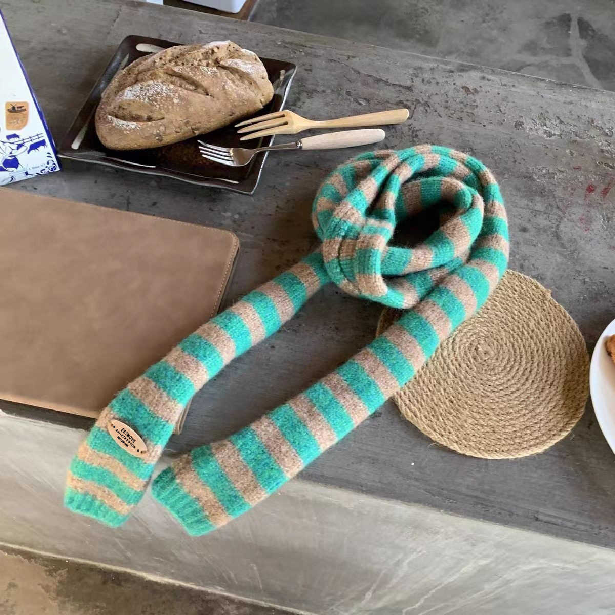 Long and narrow scarf, hip-hop, small batch, fashionable, striped, leather label, knitted scarf, suitable for both men and women, XJ251028