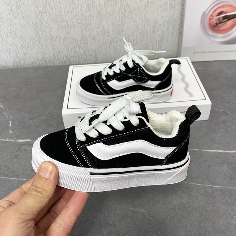 Chunqiu Children's Fashion Board Shoes Classic Black White for Boys and Girls Breathable Casual Slides with Anti-Slip Soles