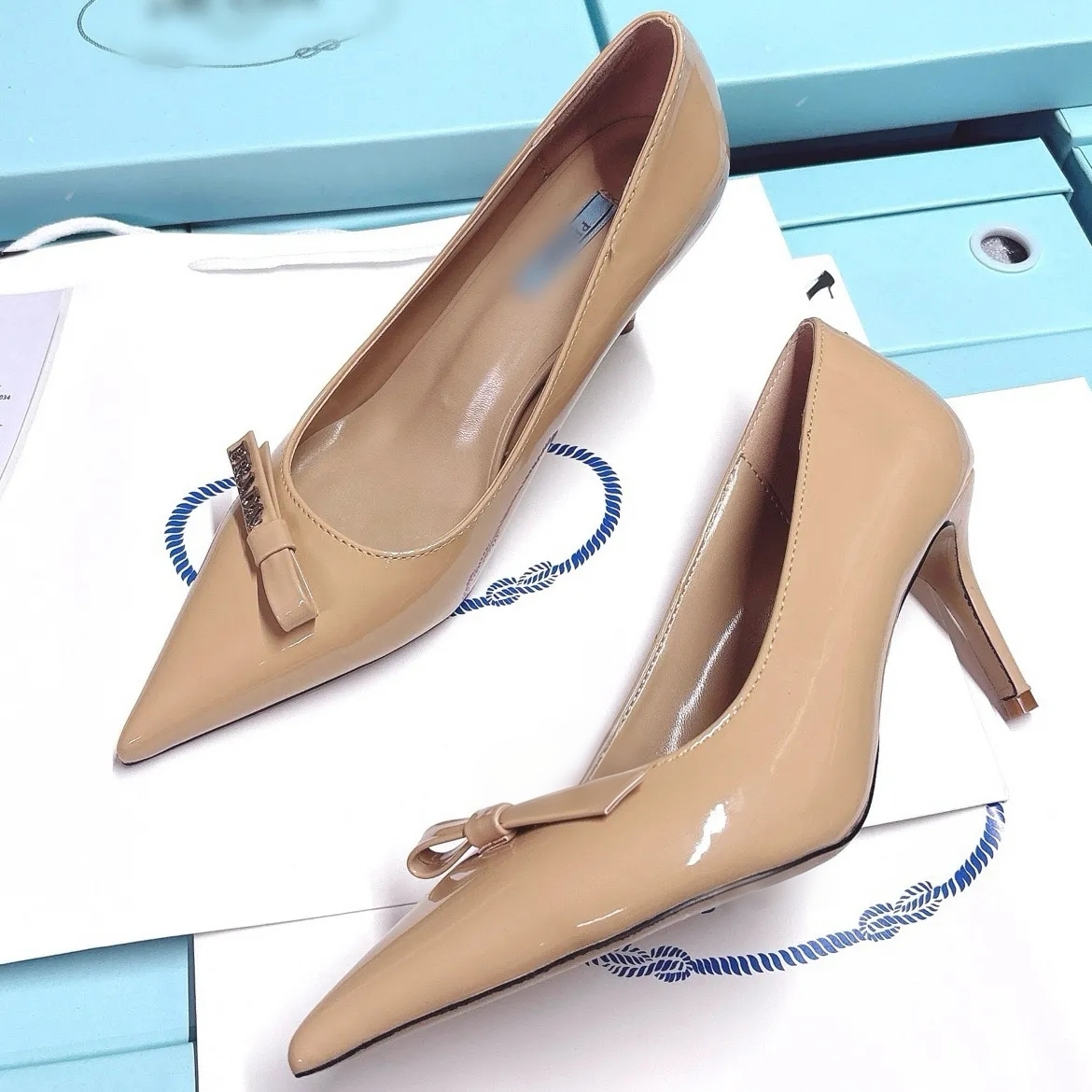 Brand women's high heels Designer style luxurious red sole open toe sandals Pointed toe sandals 6 cm, 8 cm, black patent leather material Heels