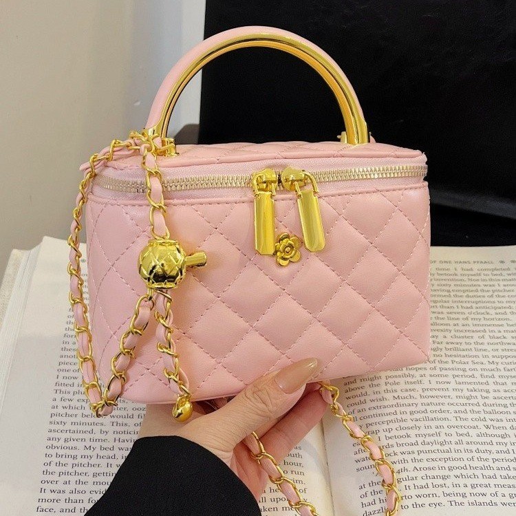 Free Shipping Luxury Bag Women's Trendy Quilted Chain-Handled Box Bag with Minimalist Design Versatile Crossbody & Shoulder Bag