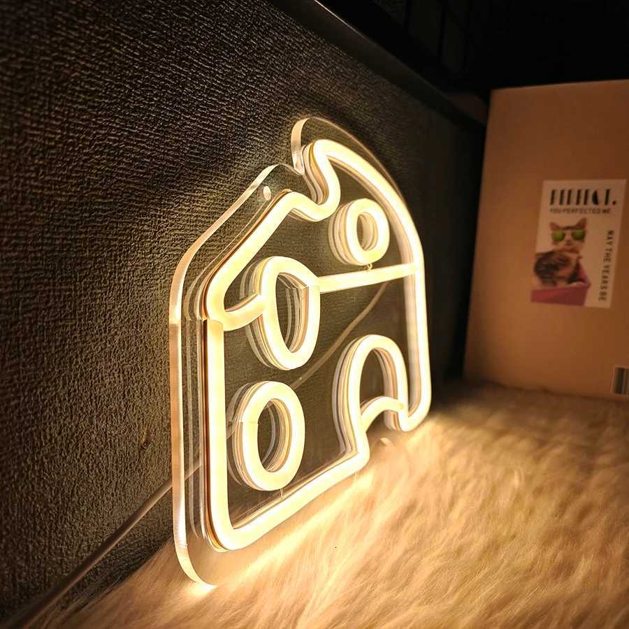 Neon Food Signs And Cheese-Shaped Icons Powered By Usb Are Used For Artistic Decor Of Fast Food Restaurants And Dessert Shops H251201