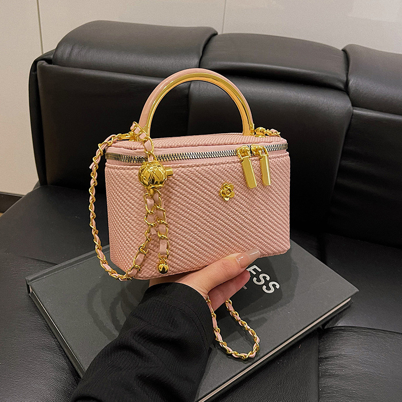 Luxury elegant Women's 2025 New Retro Matte Handheld Box Bag with Chic Quilted Pattern Chain Crossbody Versatile Shoulder Bag Free Shipping