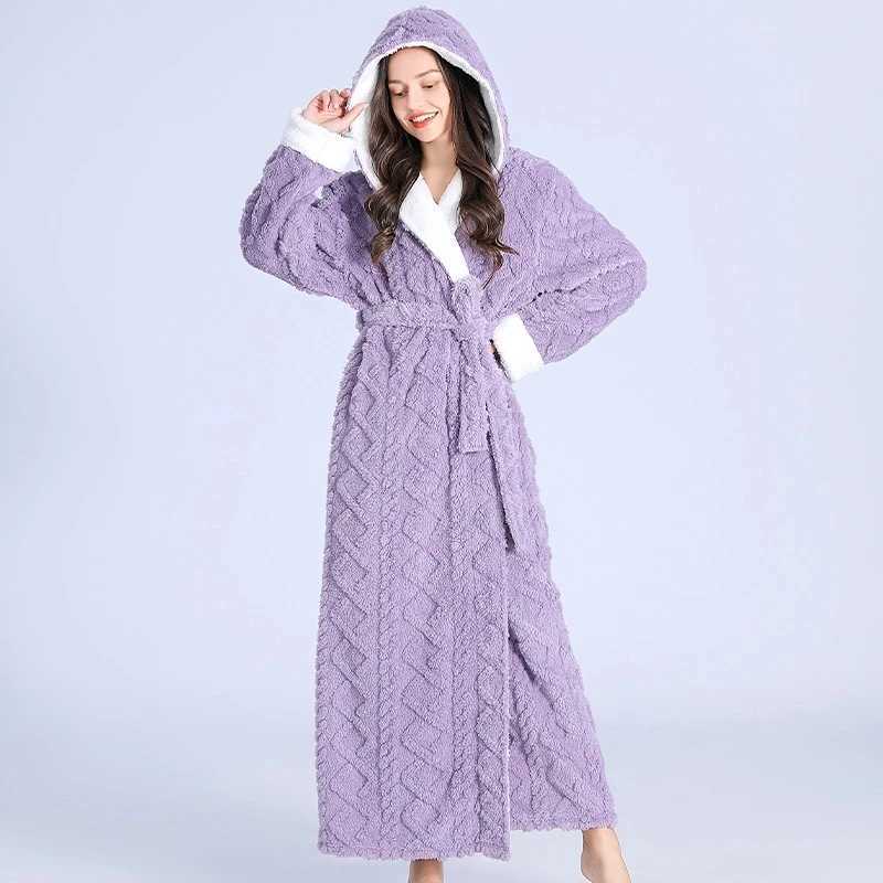 Loose Long Thick Bath Robe Hooded Winter Thick Women Bathrobe Flannel Terry Warm Comfortable Sleepwear for Female Dressing Gown C251202