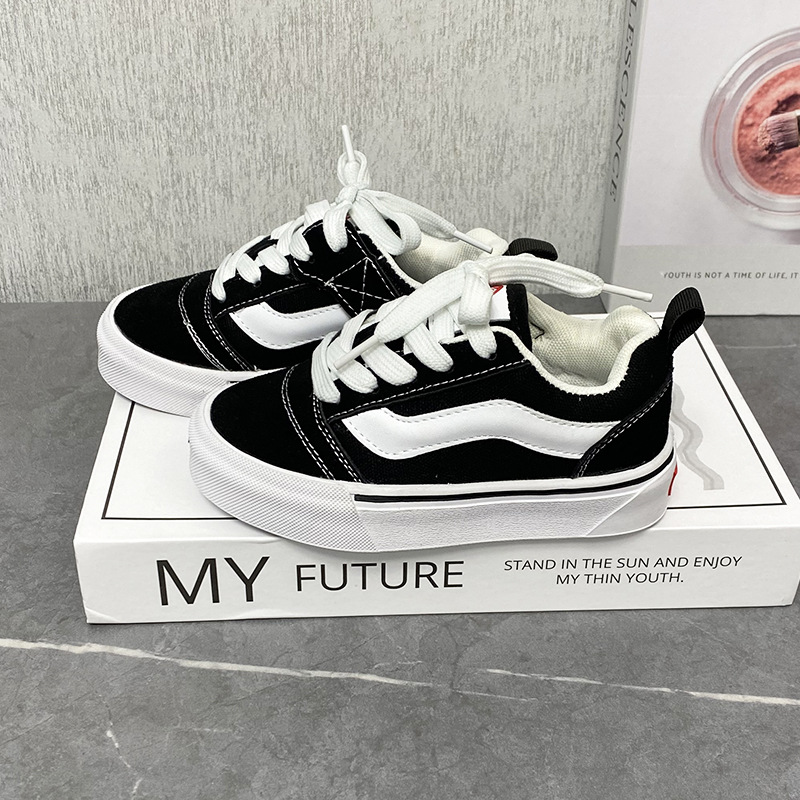 Chunqiu Children's Fashion Board Shoes Classic Black White for Boys and Girls Breathable Casual Slides with Anti-Slip Soles