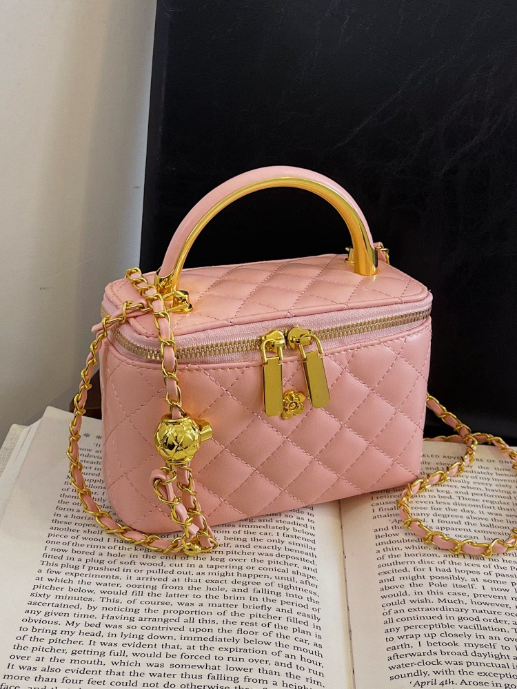 Free Shipping Luxury Bag Women's Trendy Quilted Chain-Handled Box Bag with Minimalist Design Versatile Crossbody & Shoulder Bag