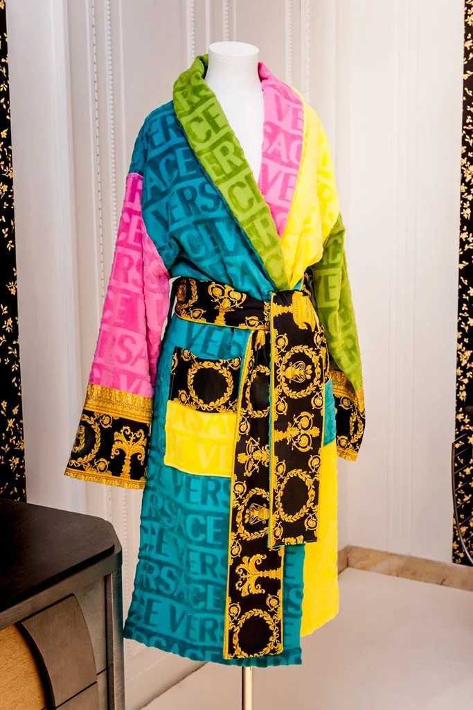 Luxury Plush Unisex Bathrobe with Sash Pockets Long Sleeves Elegant Ultra-Soft Home Spa Robe for Couples Adults C251202