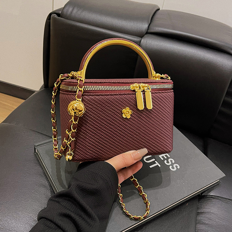 Luxury elegant Women's 2025 New Retro Matte Handheld Box Bag with Chic Quilted Pattern Chain Crossbody Versatile Shoulder Bag Free Shipping