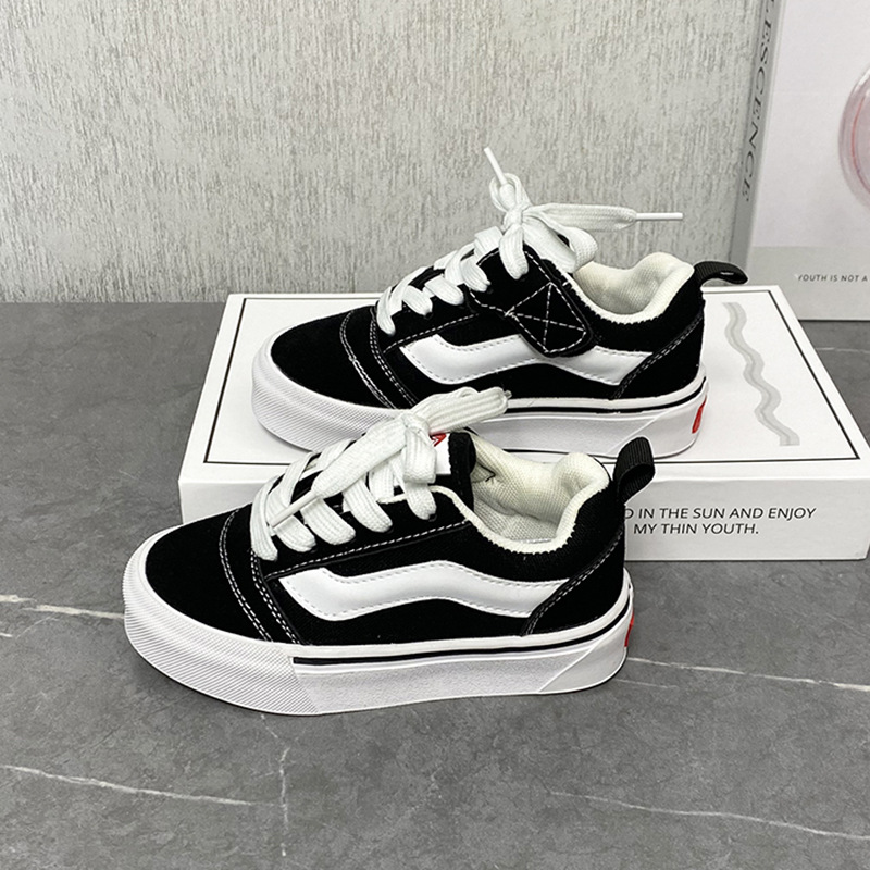 Chunqiu Children's Fashion Board Shoes Classic Black White for Boys and Girls Breathable Casual Slides with Anti-Slip Soles