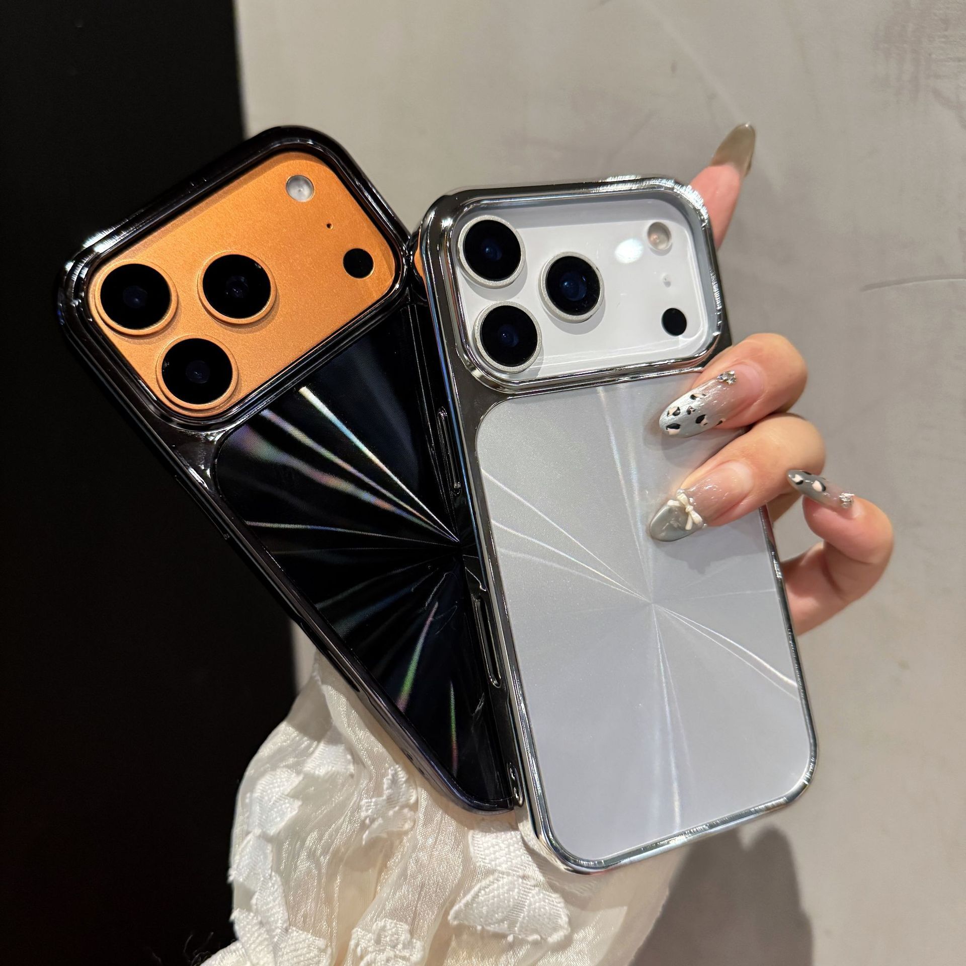 Large Hole Laser Phone Case iPhone 17 Pro Max Compatible with Apple 16/15/14 Pro High-end Feel Electroplated Case