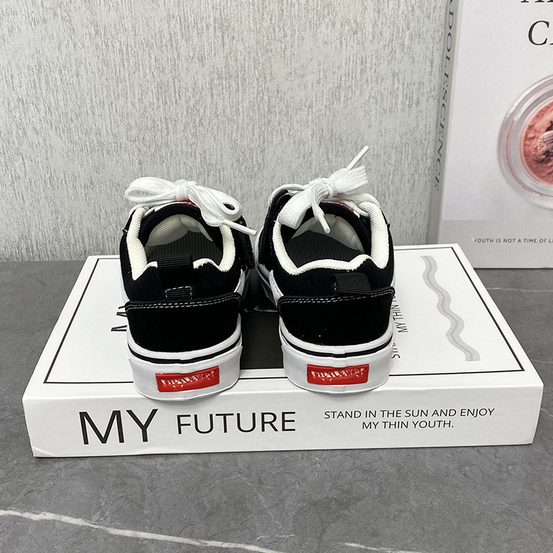 Chunqiu Children's Fashion Board Shoes Classic Black White for Boys and Girls Breathable Casual Slides with Anti-Slip Soles