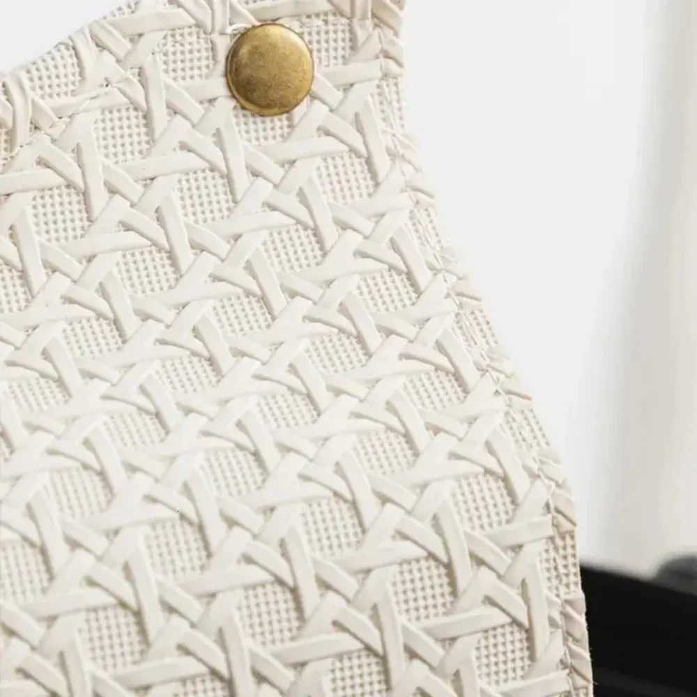 PU leather tissue box decorative napkin holder with buttons suitable for he living ros bedros and bathros H251201