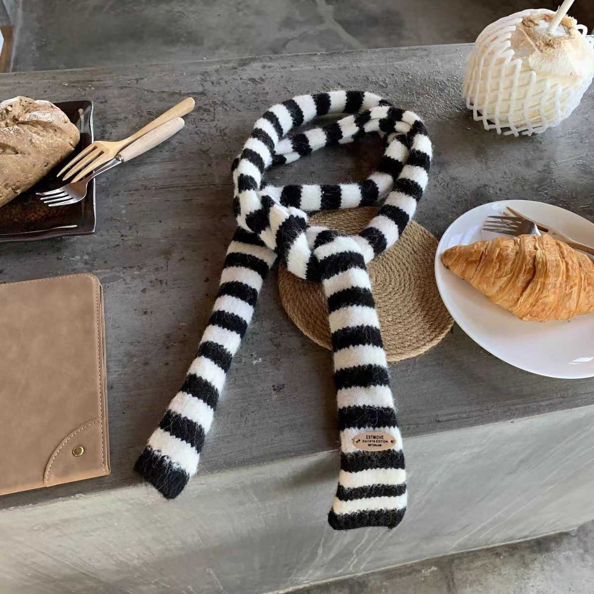 Long and narrow scarf, hip-hop, small batch, fashionable, striped, leather label, knitted scarf, suitable for both men and women, XJ251028