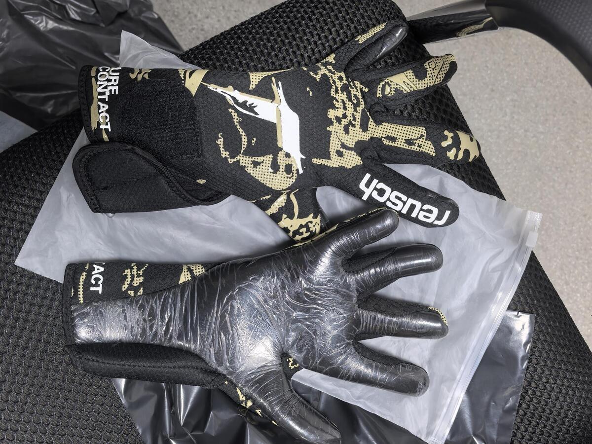 2025 new Sports Gloves Latex Goalkeeper Thickened Football Professional Protection Adts Match Soccer Goalie Drop Delivery Dhsei mm Free shipping