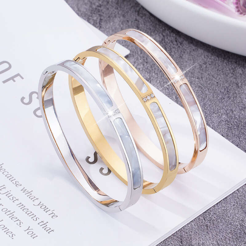Factory Direct Sales Internet Celebrity Hot-Selling Shell Pattern Classic Titanium Steel Clasp Unisex Bracelet High Color Retention Simple and Elegant