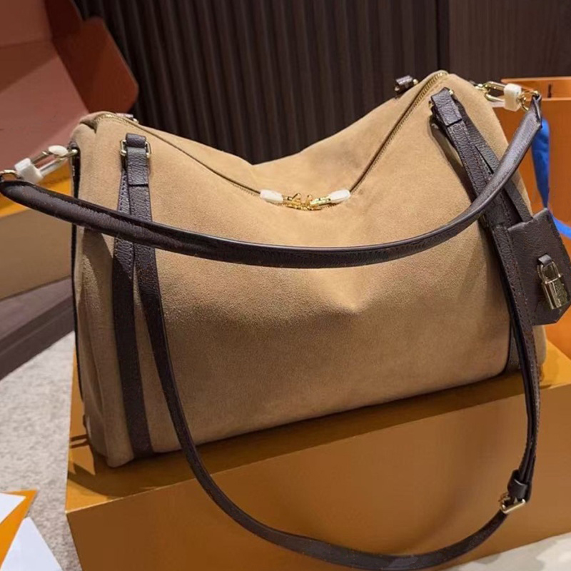 Outdoor cross body bag women's shoulder bag solid color leather tag lock decoration fashionable pillow shaped handbag