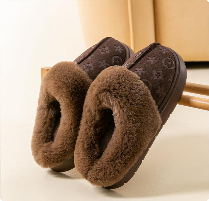 Free Shipping Winter Designer New Style Cotton Slippers Plush Warm Thick Sole Couple Home Shoes Outdoor Comfort Versatile Plush Slippers Hot Sale