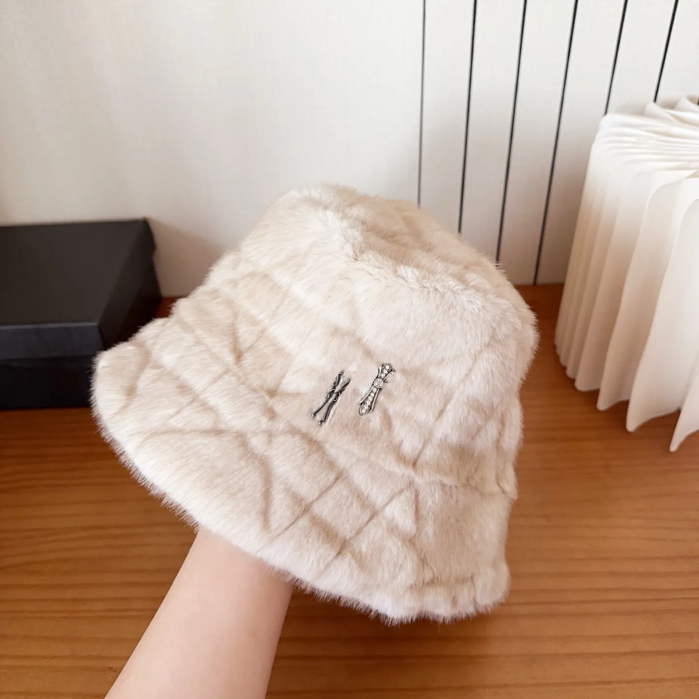 Hat Designer Bucket Hat Unisex Fashionable Simple Duckbill Cap Gender Classics Accessories Warm Large Eave Stick