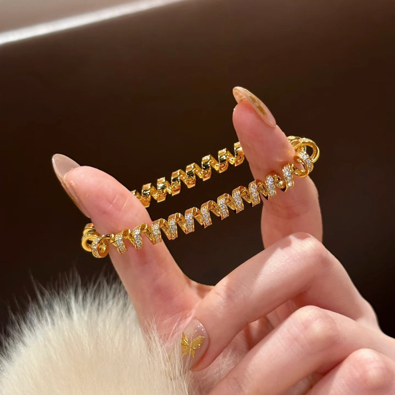 18K Real Gold Plated Zircon Twisted Splicing Light Luxury High-end Bracelet Vintage Temperament Niche Jewelry for Women - view 7