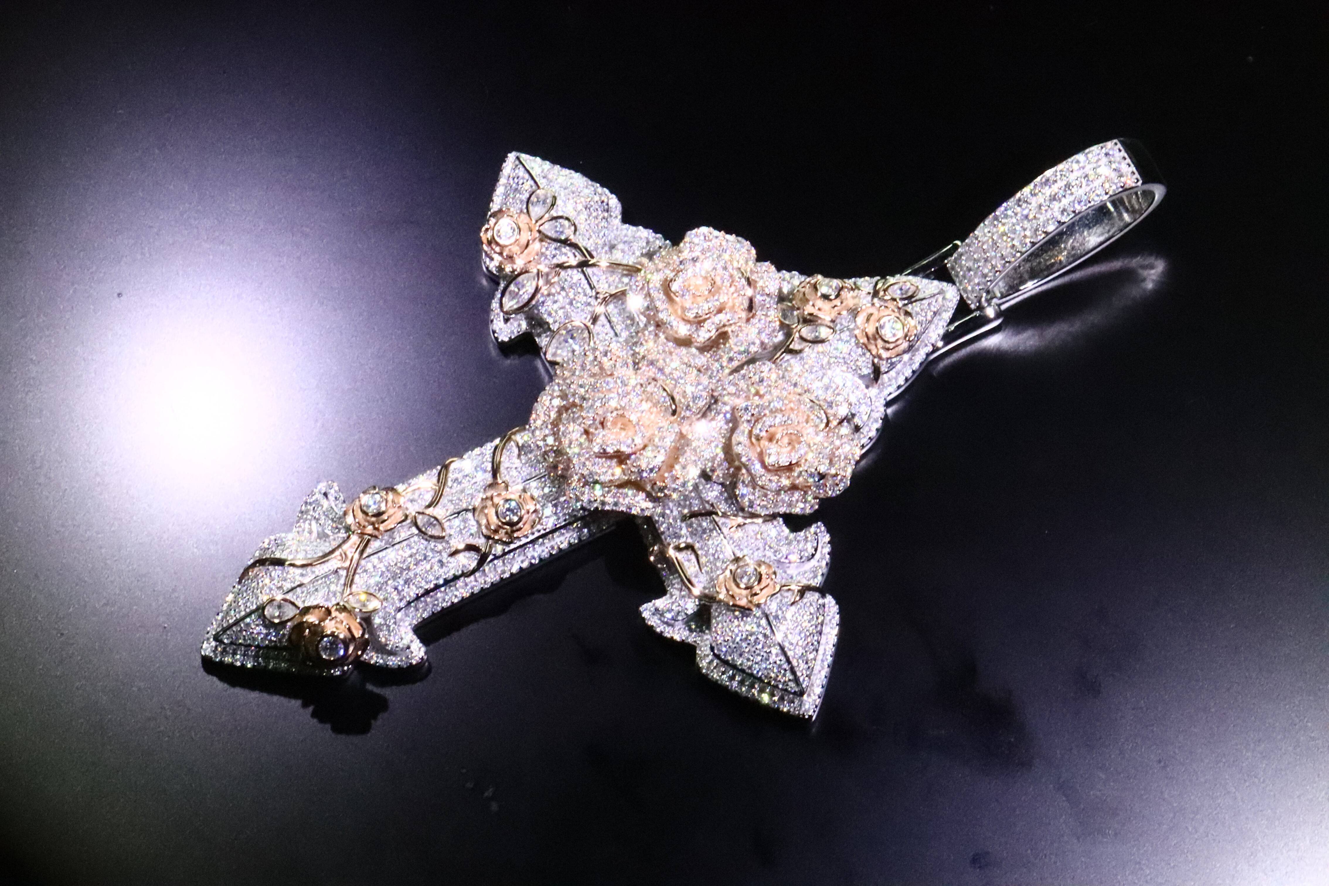 Unisex 925 Sterling Silver Iced Full Micro Pave VVS Diamond Rose Gold Tone Moissanite Pendant Hip Hop Style Cross Jewelry Design