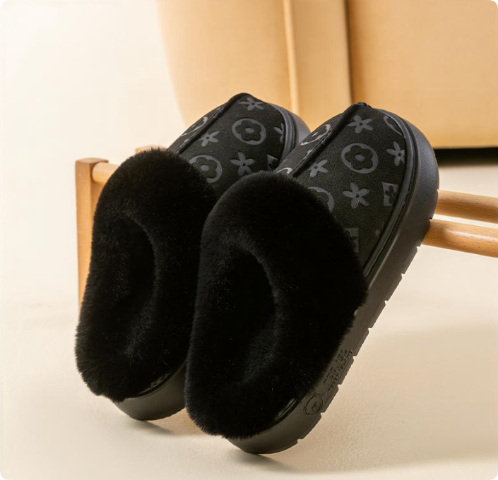 Free Shipping Winter Designer New Style Cotton Slippers Plush Warm Thick Sole Couple Home Shoes Outdoor Comfort Versatile Plush Slippers Hot Sale