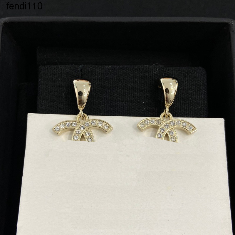 Stud Charm ear stud designer luxury Earrings Frame ear pendants Hollowed-out circular shape ear studs Light golden color Retro eardrop EXW2511273