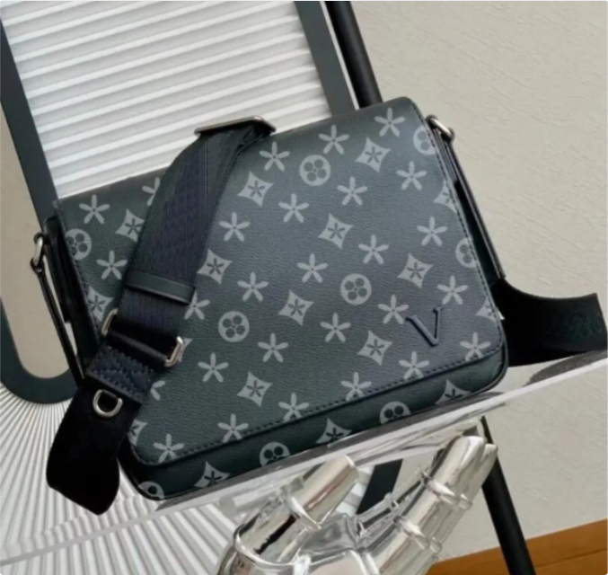 Top DISTRICT PM famous Classic business Men messenger louislys bags cross body Crossbody lvslys school bookbag shoulder bag vuittonhandbags handbag purse sac