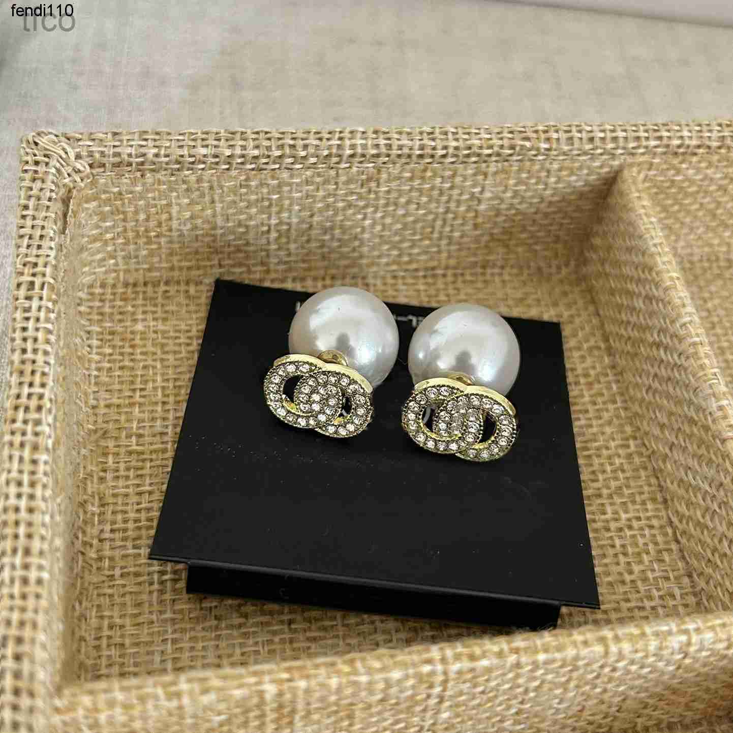 Stud Charm Designer Earrings Alloy Pendant Dangle Earrings Gold Plated Black Luxury Ear Stud Charm Style Gift Jewelry Autumn Fashion Love Charm Earrings