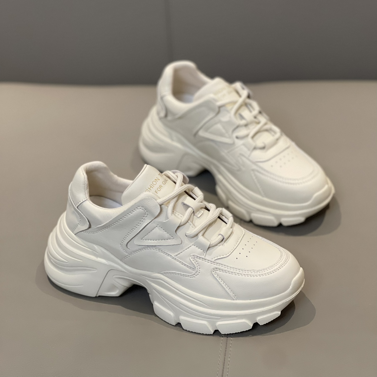 With Box Designer Shoes For Men Women Daily Outfit Running Shoes Leather Mesh Triple Black White Grey Blue Pink Red Green Light Trainers Outdoor Sneakers size:36-46.5