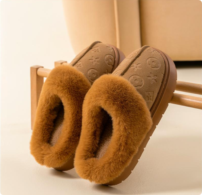 Free Shipping Winter Designer New Style Cotton Slippers Plush Warm Thick Sole Couple Home Shoes Outdoor Comfort Versatile Plush Slippers Hot Sale