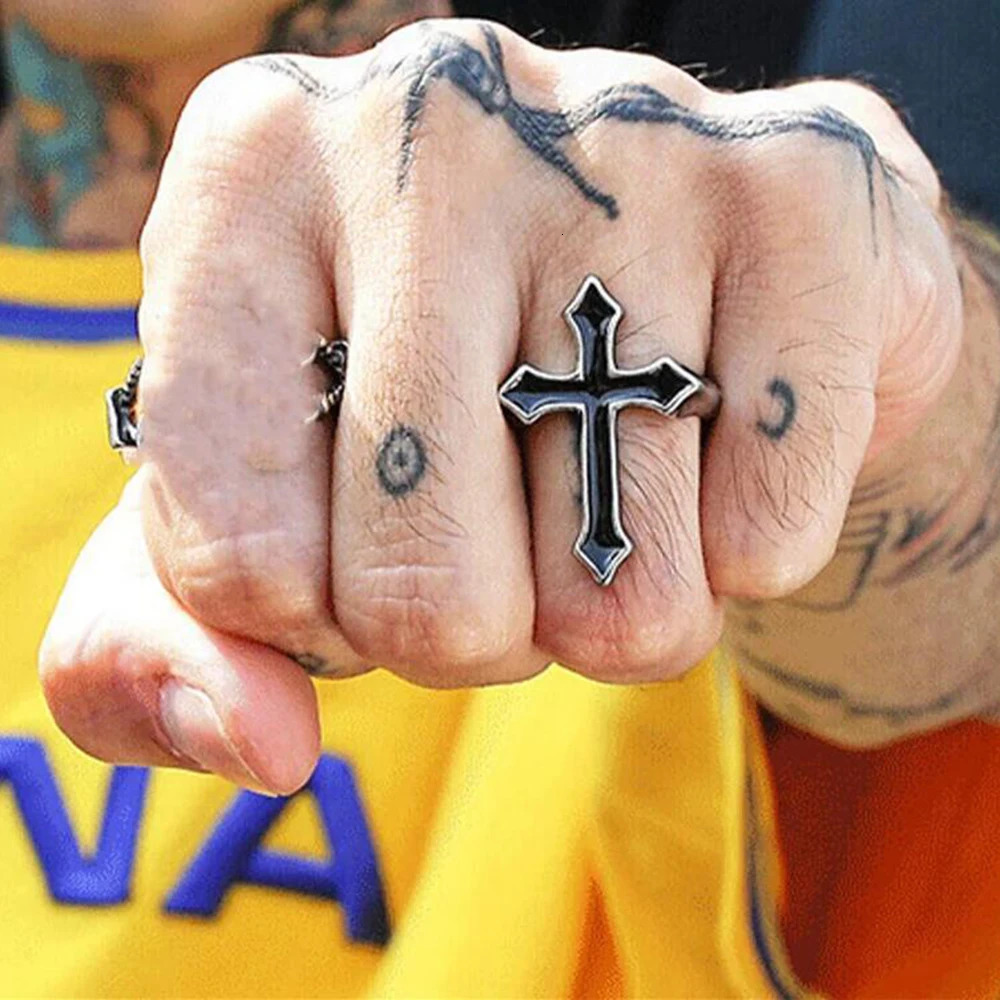20/40Pieces/Lot Wholesale Black Cross Ring For Women Jesus Style Mens Trendy Vintage Punk Metal Religious Rings Party Gift 251128