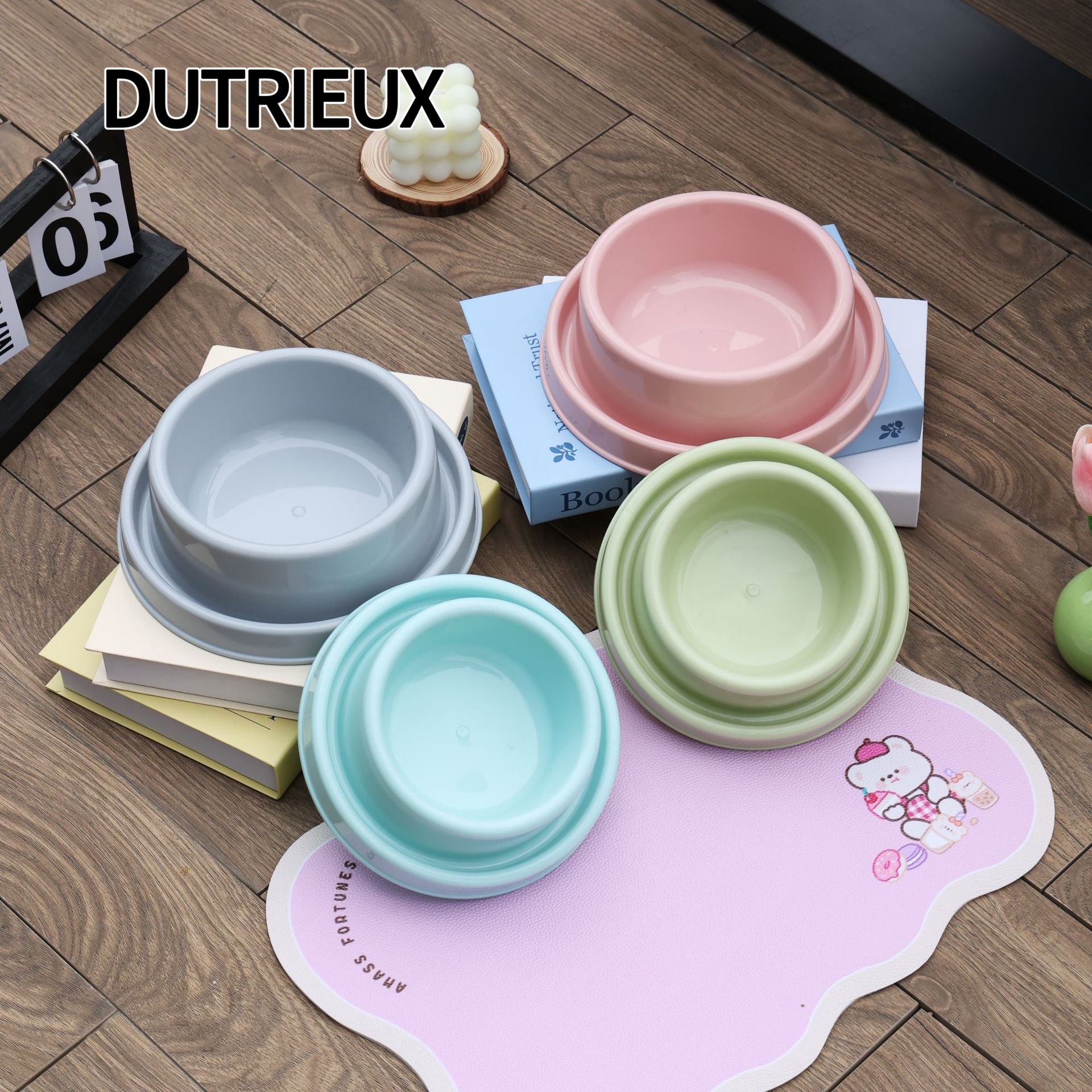 H1700 Economical double plastic pet bowl, large size, non-slip, easy to clean, and lightweight.