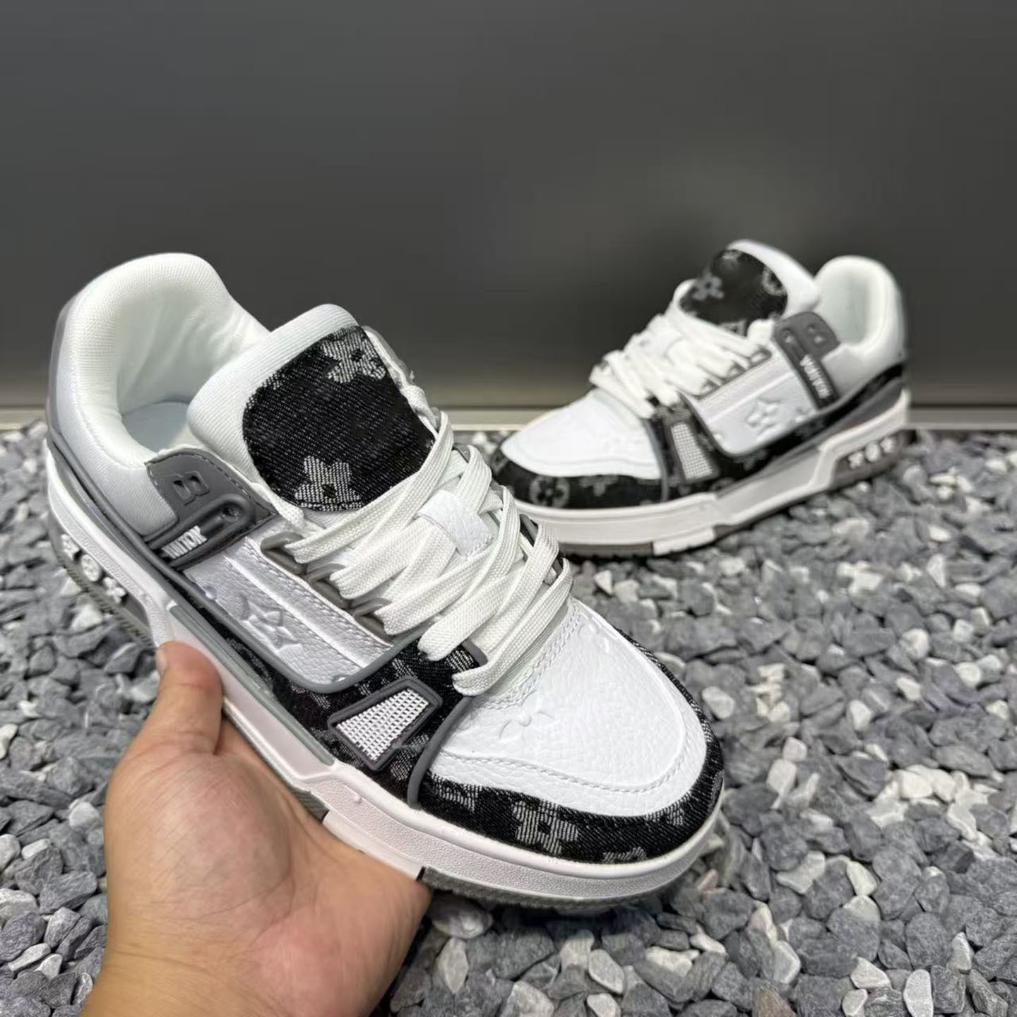 Free shipping fashionable versatile lightweight sporty anti-slip breathable height-increasing thick-soled daily wear trendy couple style sneakers casu