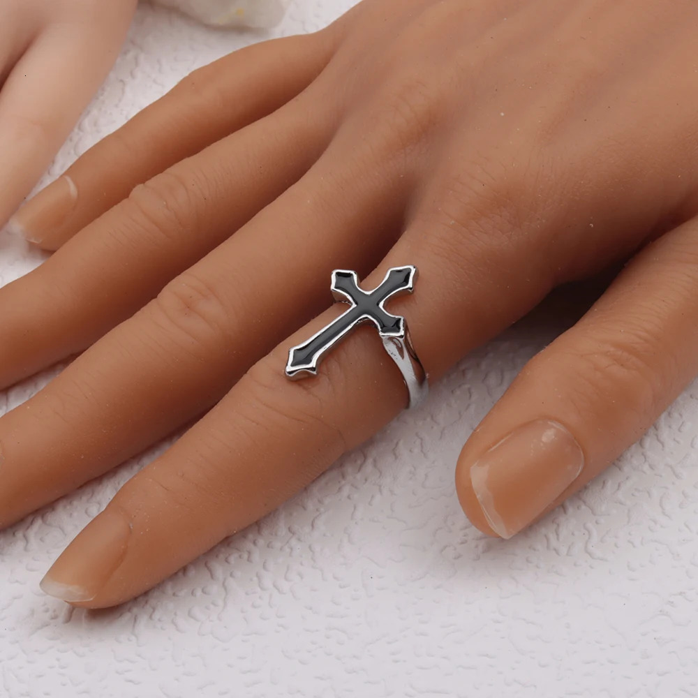 20/40Pieces/Lot Wholesale Black Cross Ring For Women Jesus Style Mens Trendy Vintage Punk Metal Religious Rings Party Gift 251128